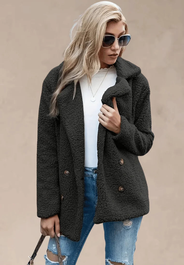 Czarna kurtka damska polarowa oversize z guzikami do bioder