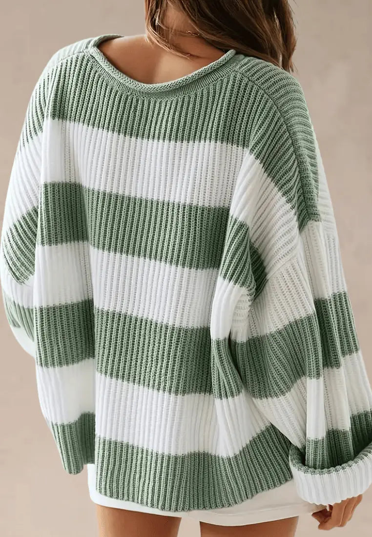 Zielono-biały sweter damski oversize w poziome pasy