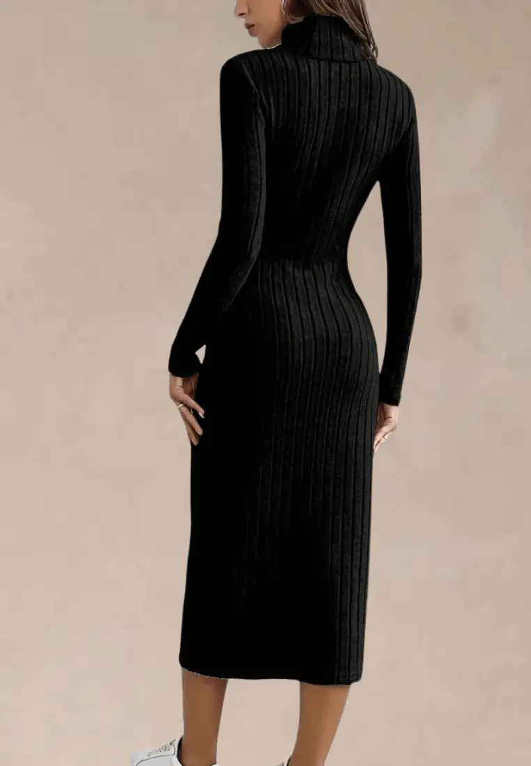 Czarna sukienka dzianinowa midi z golfem i rozcięciem