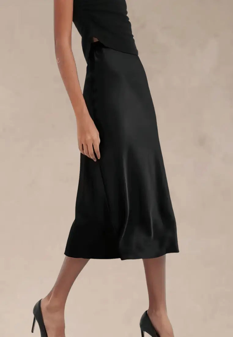 Czarna spódnica damska ołówkowa midi satyna wysoki stan elegancka