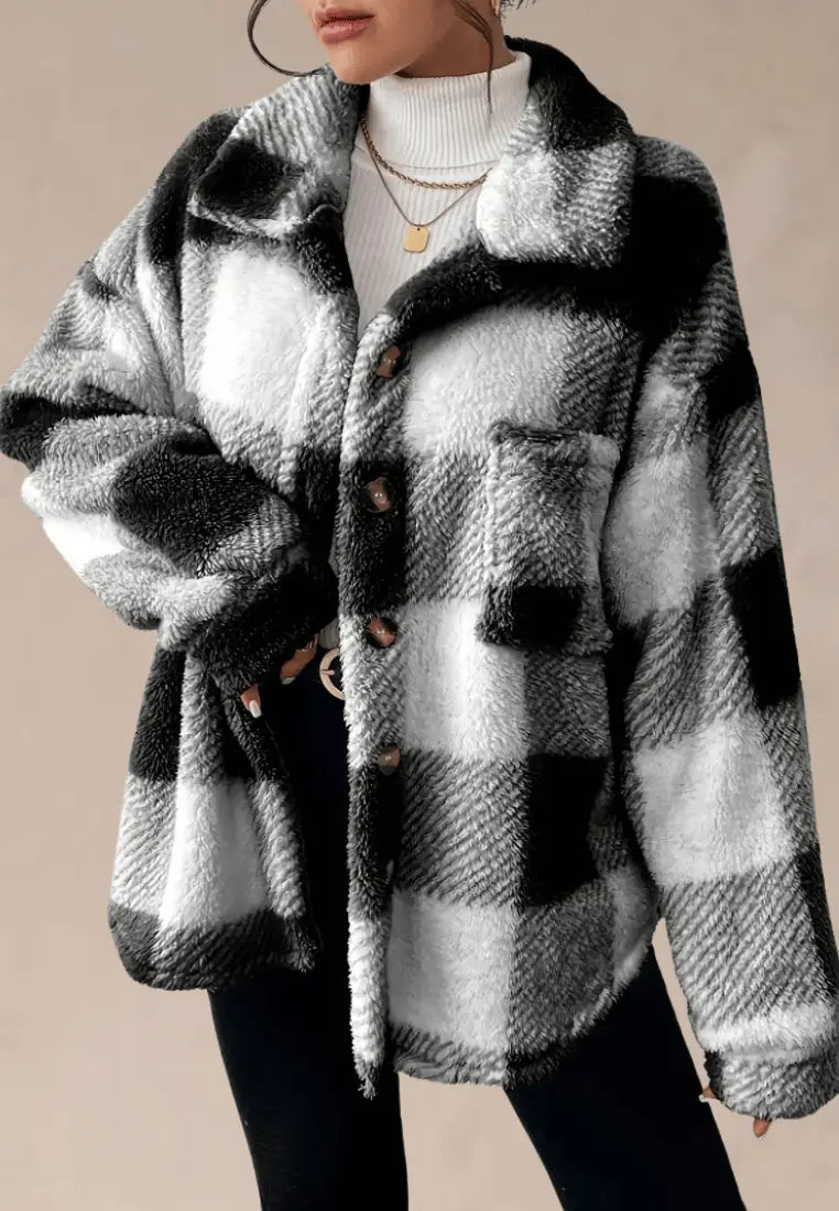 Czarna kurtka damska polarowa oversize w kratę z guzikami