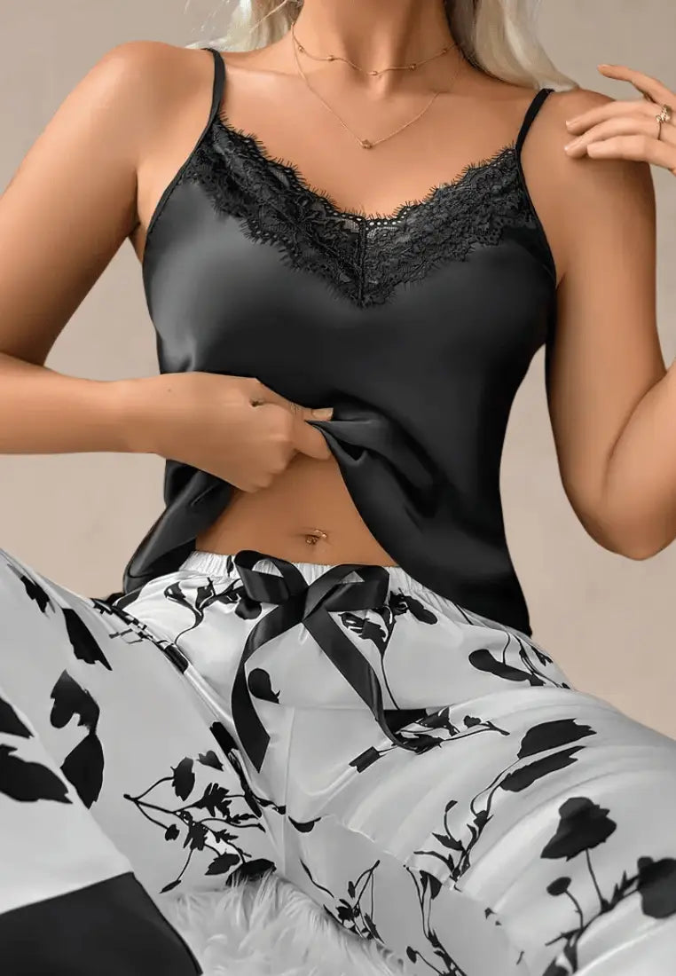 Czarny komplet piżamowy damski top na ramiączkach i długie spodnie satynowe