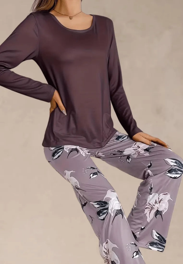 Fioletowy komplet piżamowy damski z długim rękawem i długimi spodniami w kwiaty