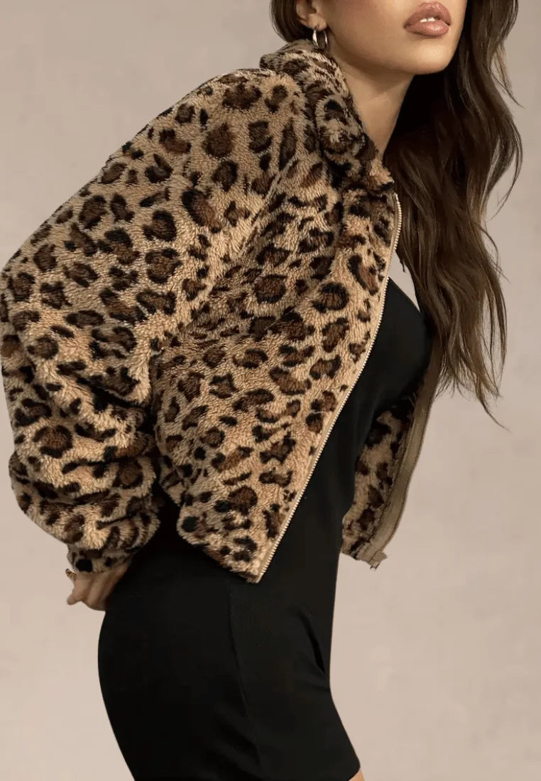 Panterkowa kurtka damska wzorzysta polarowa krótka na zamek