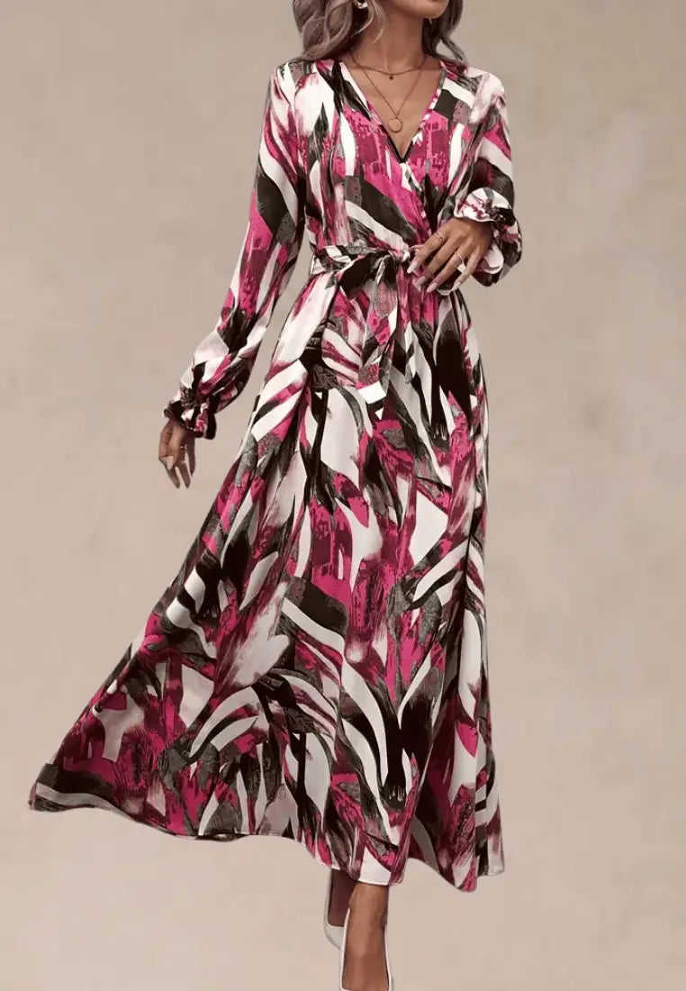 Różowa sukienka maxi we wzory z paskiem i dekoltem V