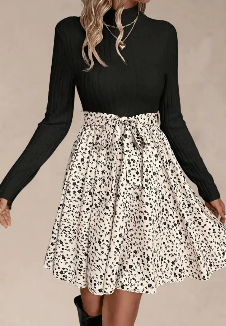 Czarna sukienka z prążkowaną górą i kremowym kwiatowym dołem