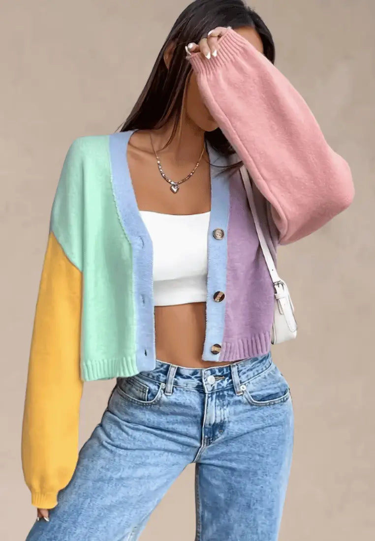 Pastelowy kardigan damski zapinany na guziki krótki fason
