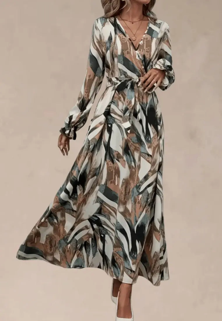 Zielono‑beżowa sukienka maxi z paskiem i nadrukiem artystycznym