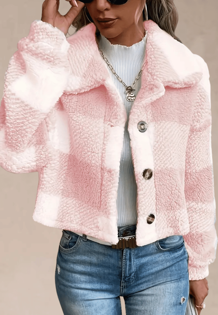 Różowa kurtka damska polarowa krótka w kratę z guzikami