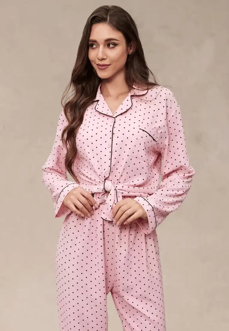 Różowy komplet piżamowy damski z długim rękawem i spodniami w groszki