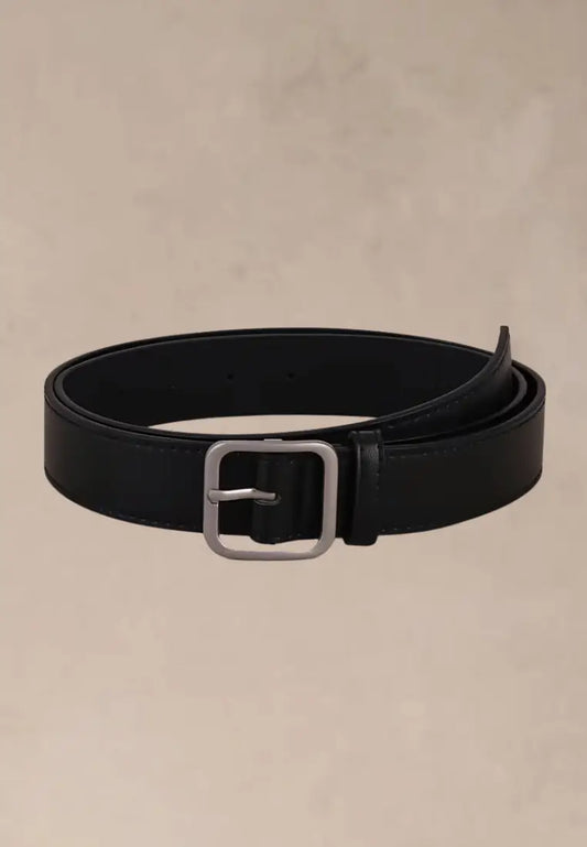 Czarny pasek z kwadratową klamrą