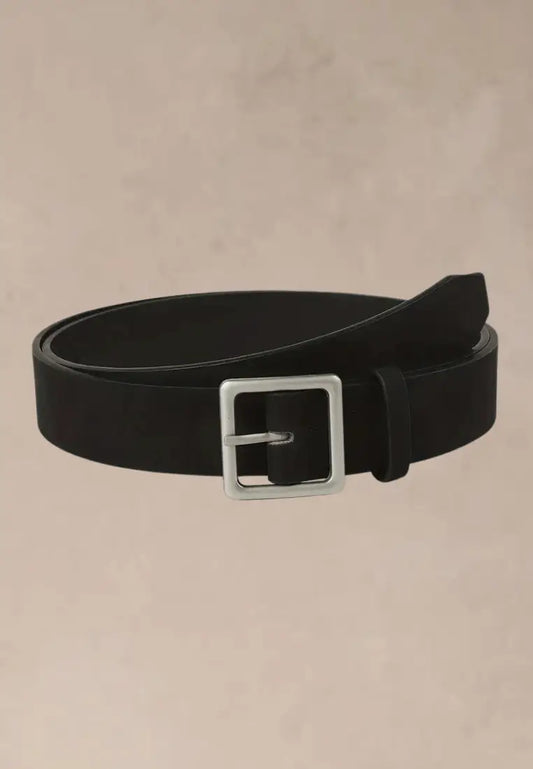 Czarny pasek z srebrną klasyczną klamrą
