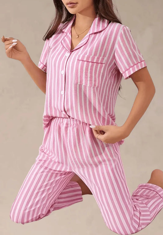 Różowy komplet piżamowy damski z krótkim rękawem i długimi spodniami w paski