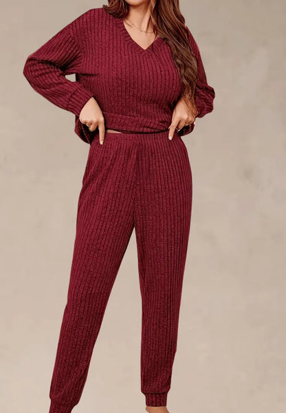Bordowy komplet piżamowy damski z długim rękawem i spodniami z prążkowanej dzianiny
