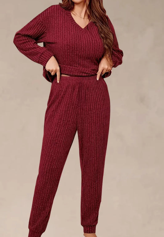Bordowy komplet piżamowy damski z długim rękawem i spodniami z prążkowanej dzianiny