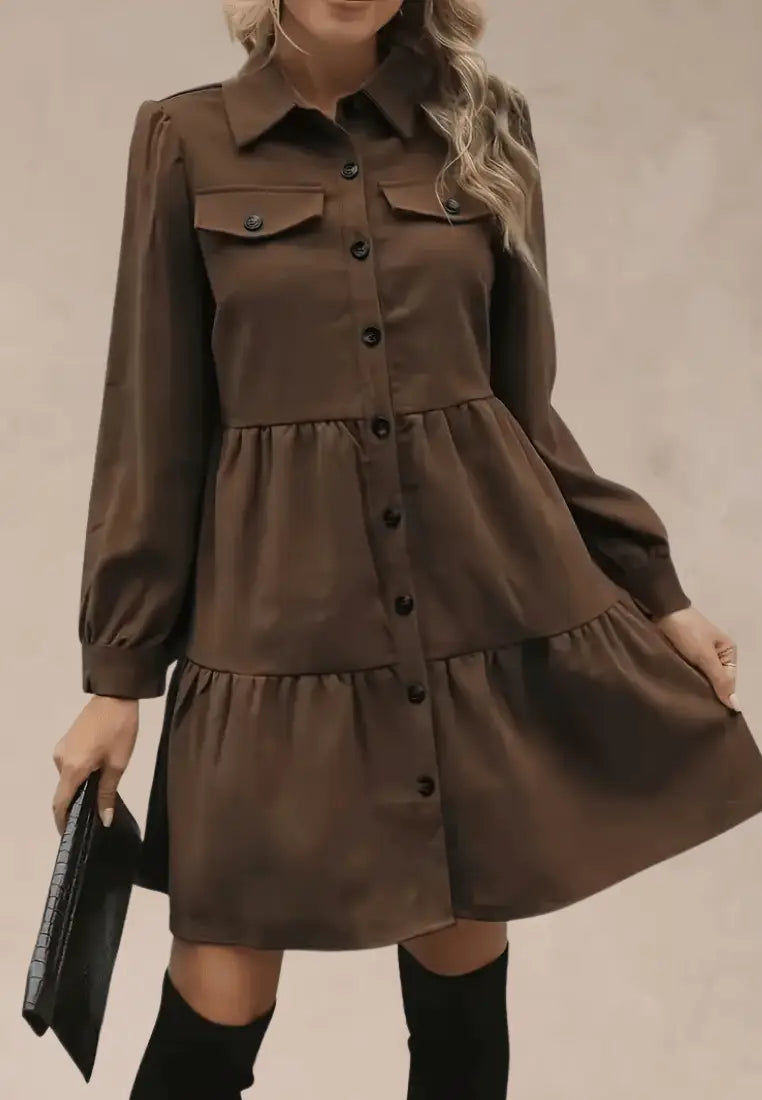 Brązowa koszulowa sukienka z guzikami i rozkloszowanym dołem