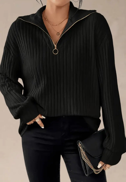 Czarny sweter damski prążkowany z zamkiem i kołnierzem