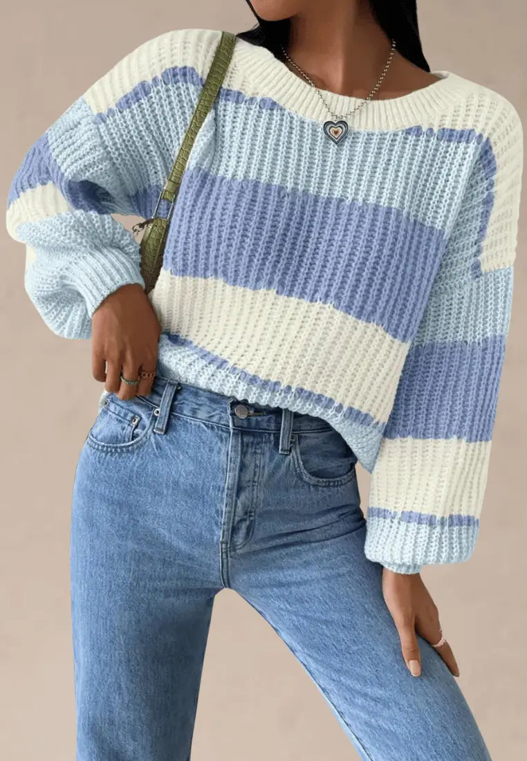 Biało-niebieski sweter damski w szerokie pasy