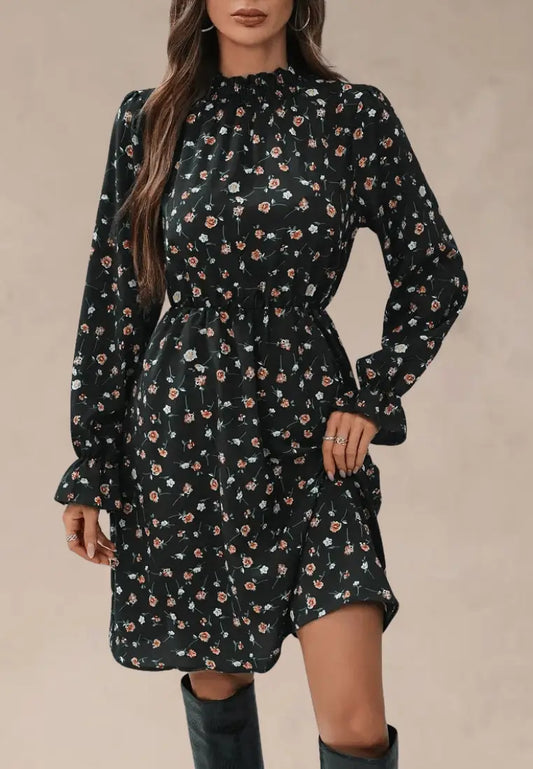 Czarna sukienka w kwiaty ze stójką i długim rękawem
