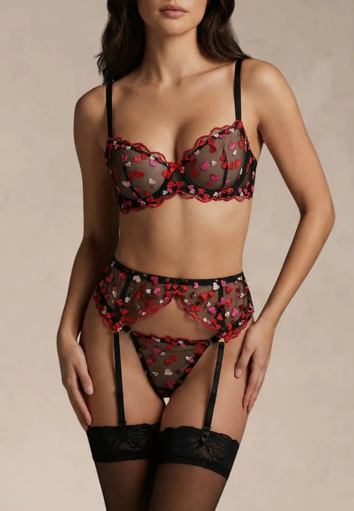 Czarno-czerwony zestaw bielizny damski haftowany w serca z pasem do pończoch