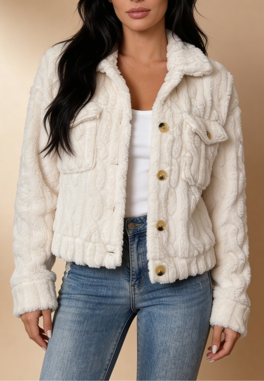 Kremowa kurtka damska polarowa oversize z guzikami do pasa