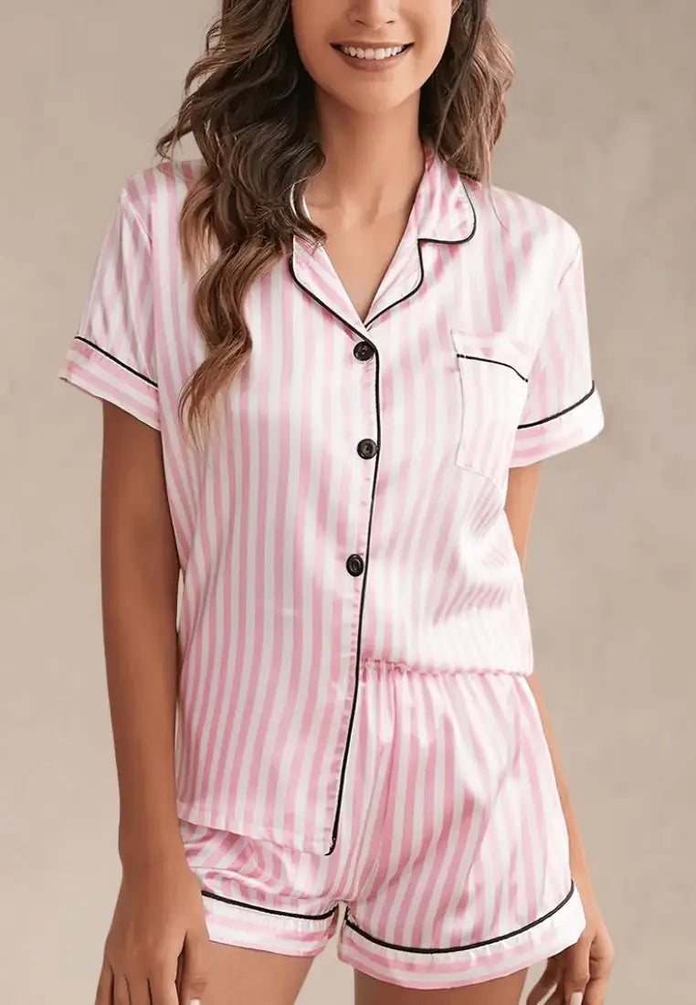 Różowy komplet piżamowy damski z koszulą i szortami w paski