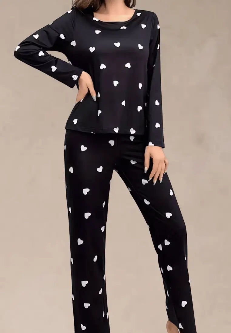 Czarny komplet piżamowy damski z długim rękawem i długimi spodniami w białe serca