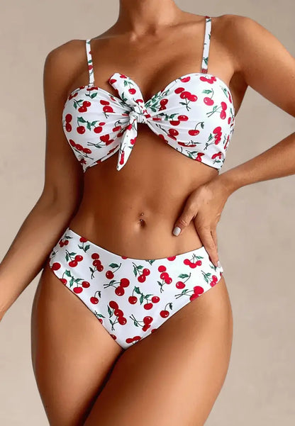 Biały strój kąpielowy dwuczęściowy damski w uroczy wzór wiśni