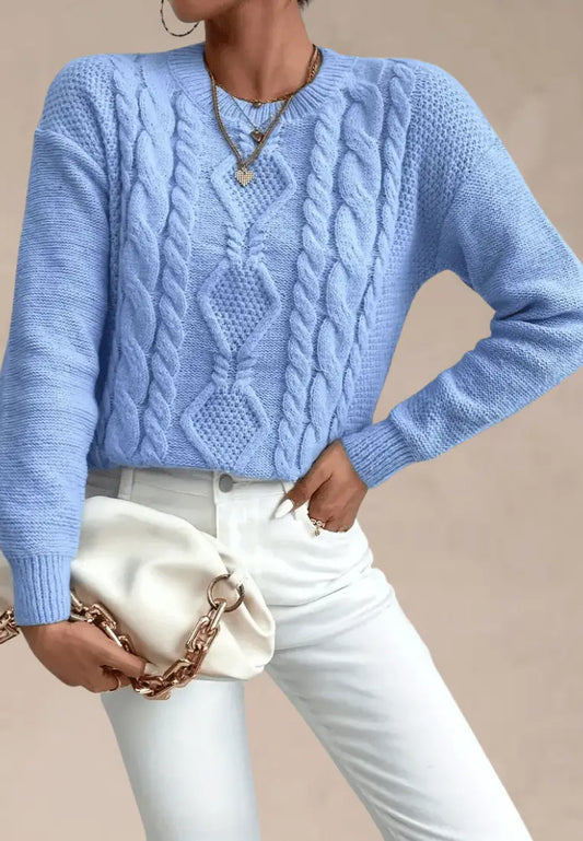 Błękitny sweter damski z warkoczowym splotem i okrągłym dekoltem