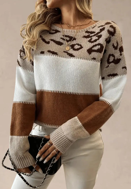 Beżowo-brązowy sweter damski z wzorem panterki i szerokimi pasami