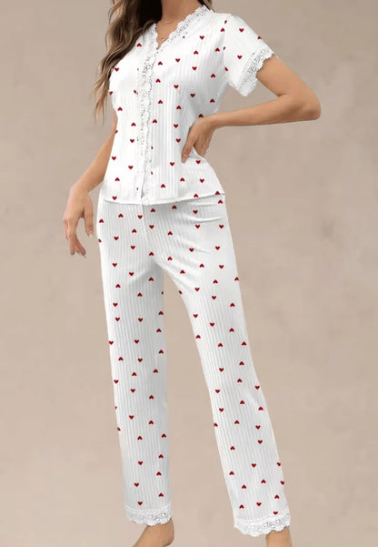 Biały komplet piżamowy damski z krótkim rękawem i długimi spodniami w serca