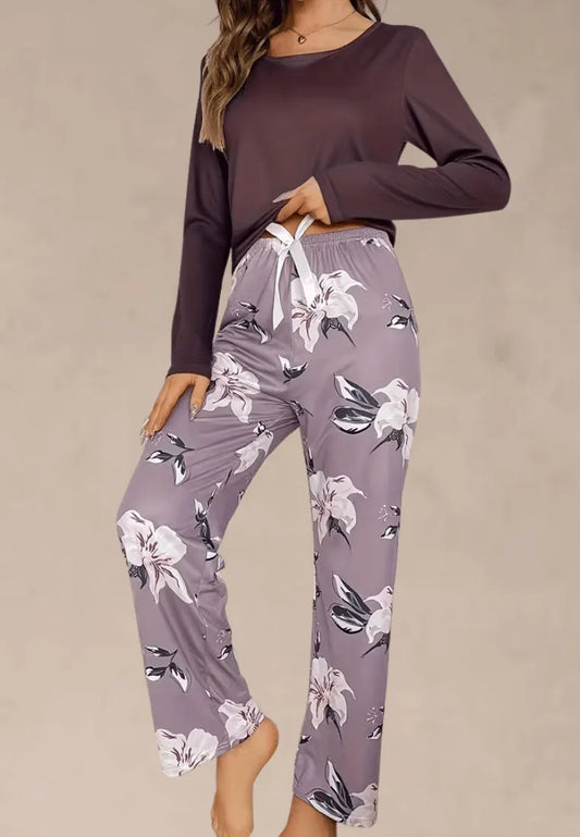 Fioletowy komplet piżamowy damski z długim rękawem i długimi spodniami w kwiaty