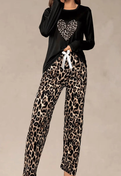 Czarny komplet piżamowy damski z długim rękawem i długimi spodniami w panterkę