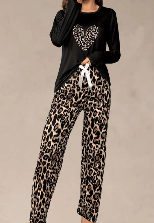 Czarny komplet piżamowy damski z długim rękawem i długimi spodniami w panterkę