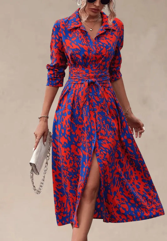 Niebiesko-czerwona sukienka kopertowa z kołnierzem i paskiem