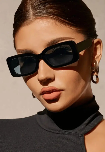 Czarne okulary przeciwsłoneczne damskie prostokątne klasyczne modne