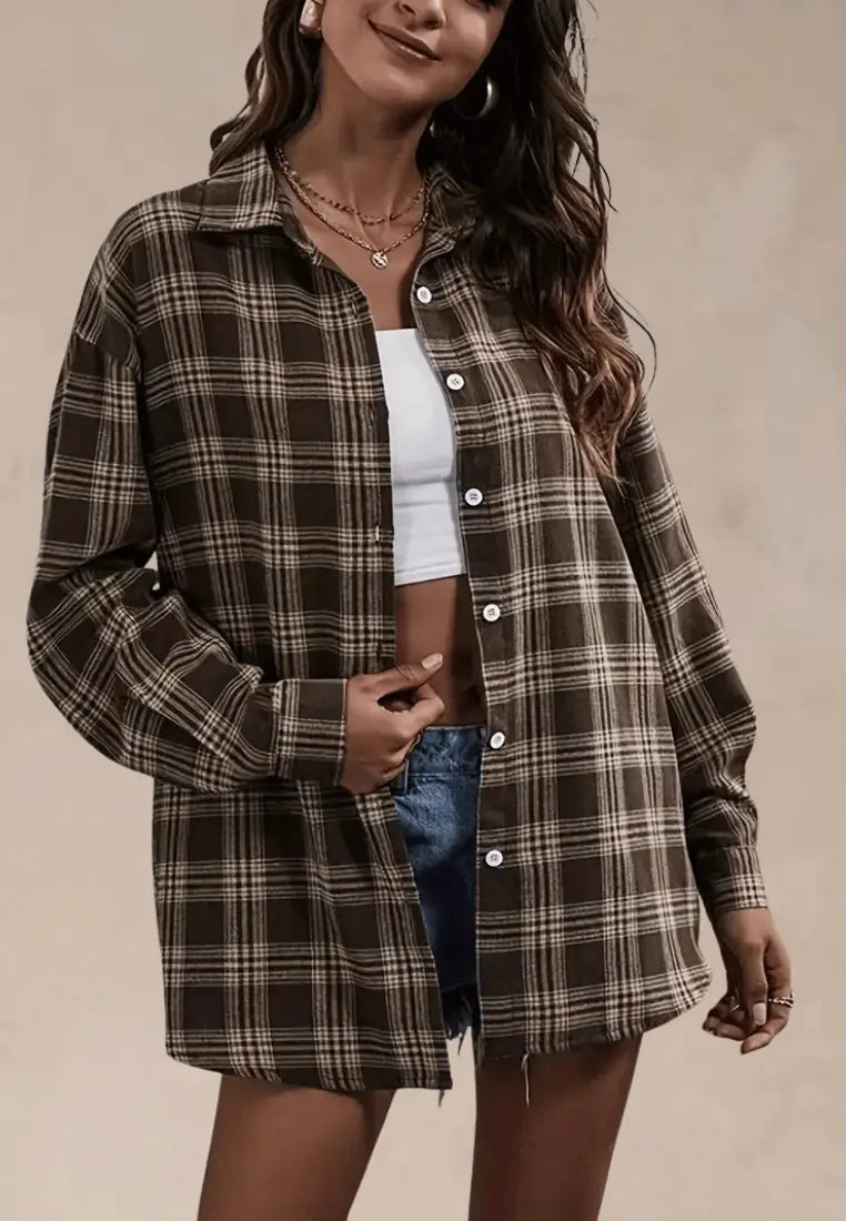 Brązowa koszula damska flanelowa w kratę z długim rękawem i guzikiem