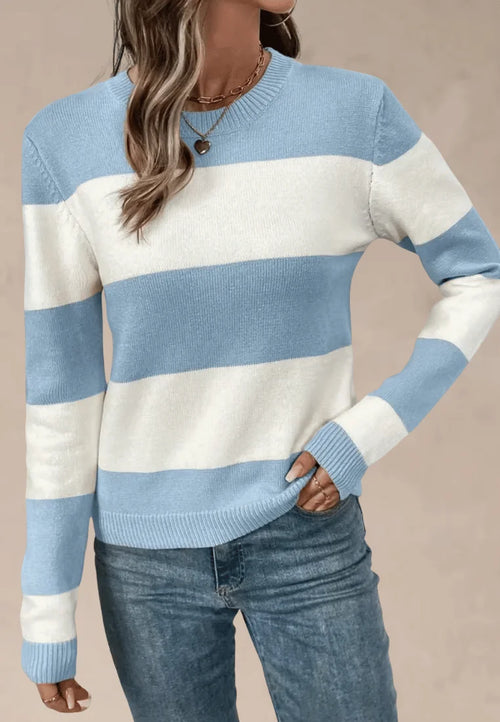 Błękitno-biały sweter damski w poziome pasy