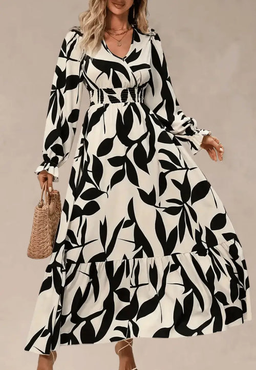 Beżowa sukienka maxi z czarnym wzorem liści i gumką w talii