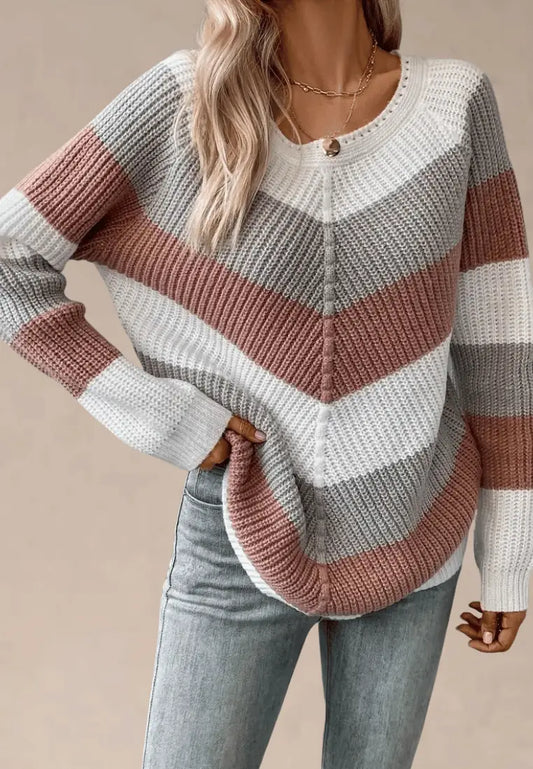 Pastelowy sweter damski w pasy z okrągłym dekoltem