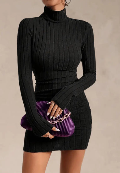 Czarna sukienka dzianinowa dopasowana z golfem i długim rękawem