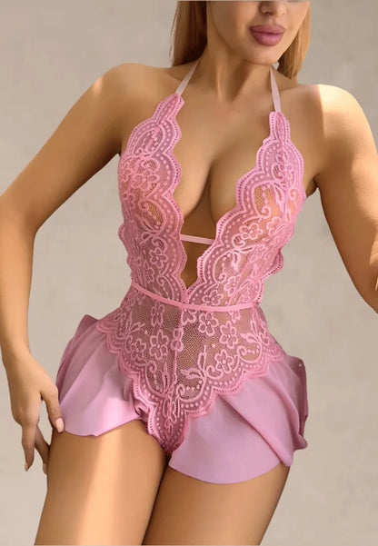 Różowe body damskie koronkowe z głębokim dekoltem i spódniczką
