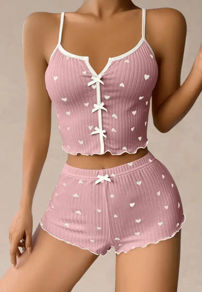 Różowy komplet piżamowy damski z topem i szortami w serduszka