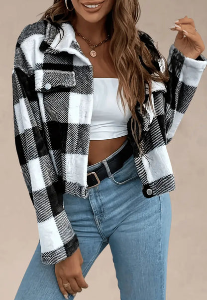 Czarno-biała koszula damska flanelowa krótka w kratę z długim rękawem