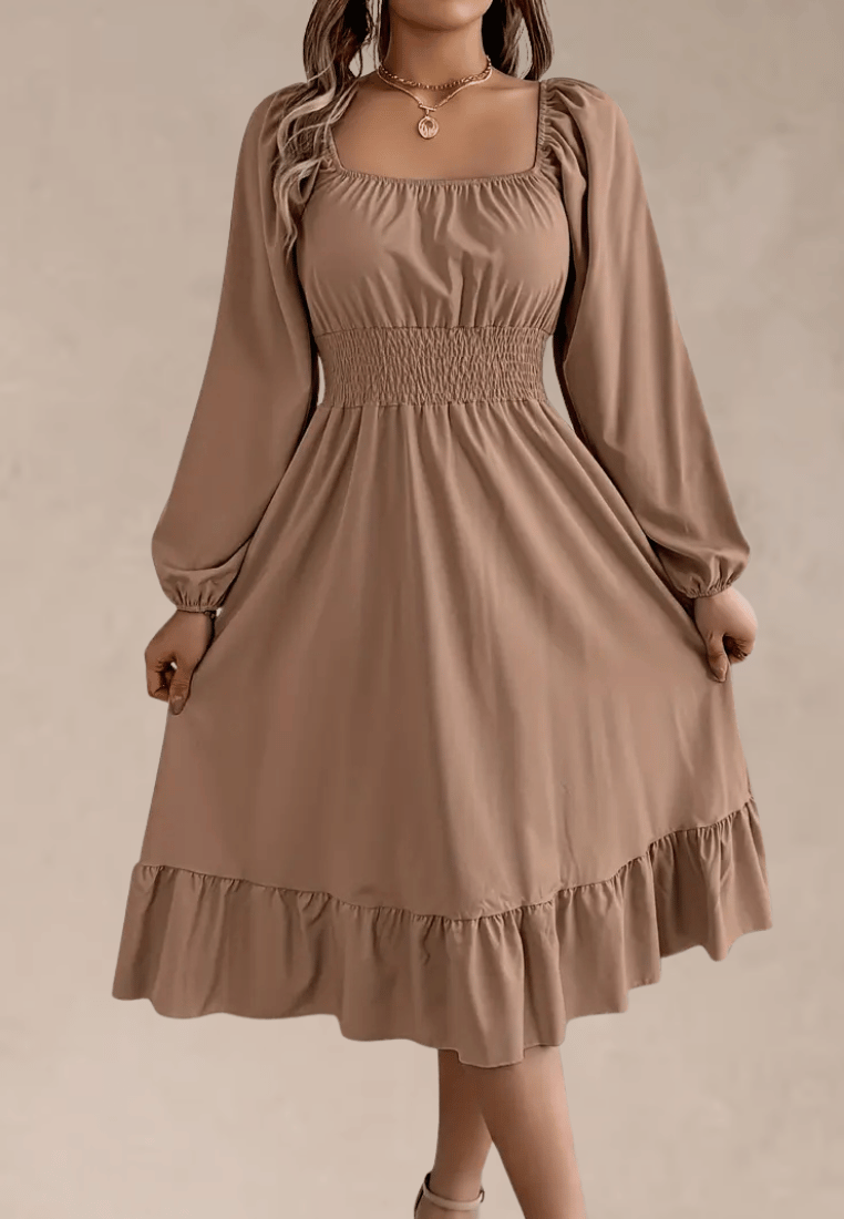 Beżowa sukienka midi z marszczeniem w talii i falbanką u dołu
