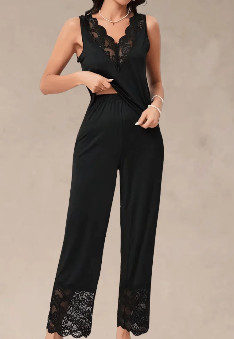Czarny komplet piżamowy damski z koronką i długimi spodniami
