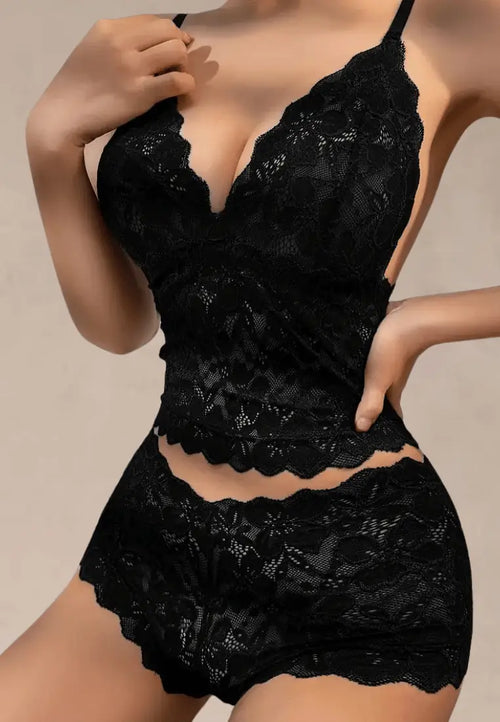 Koronkowy komplet bielizny w kolorze czarnym z topem i szortami