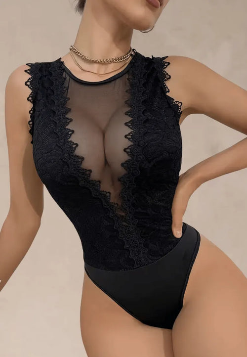Czarne body damskie koronkowe z głębokim dekoltem i siateczkowym tyłem