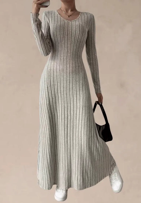 Beżowa sukienka maxi z prążkowanej dzianiny i dekoltem V