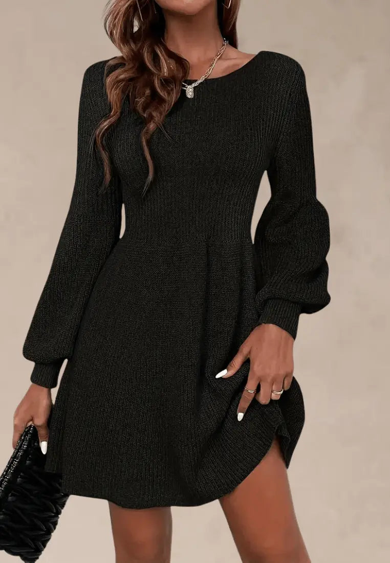 Czarna sukienka dzianinowa z długim rękawem i okrągłym dekoltem